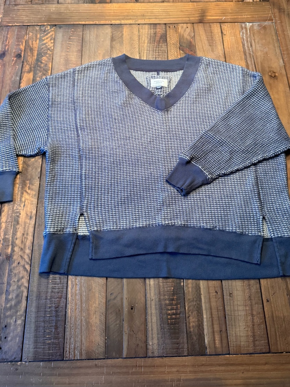 American Eagle (AE) Big Hug V-Neck Waffle Sweatshirt Size X-Small Navy/Cream